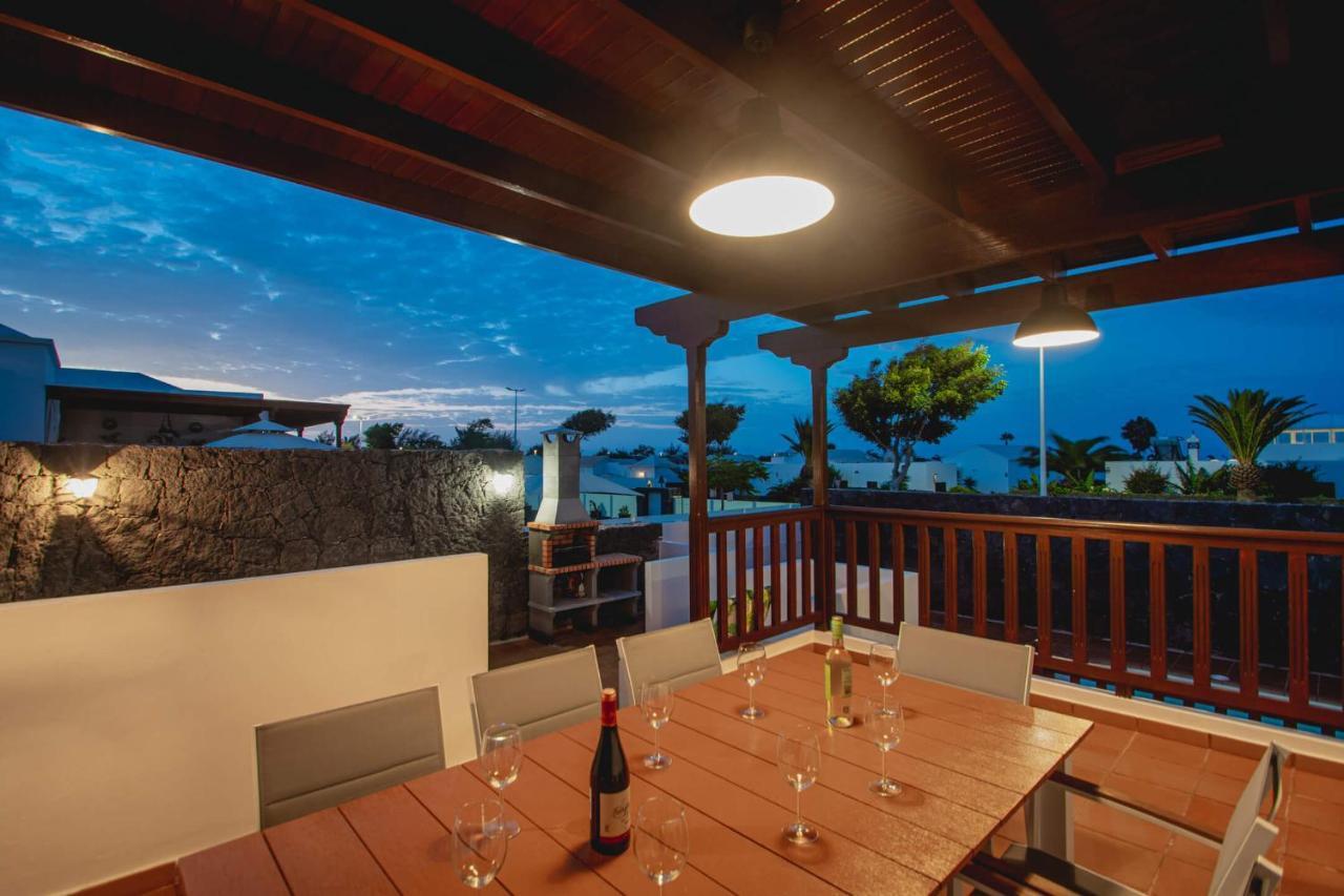 Stylish 6 Bedroom Villa Princesa - Hot Tub - Heated Pool - Near Beach & Waterparks Playa Blanca  Exterior photo